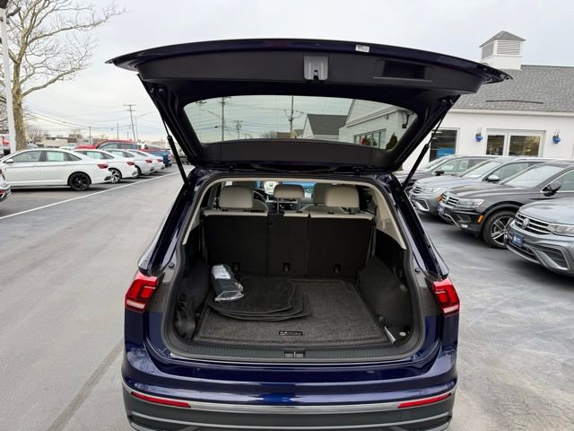 Certified 2023 Volkswagen Tiguan SE w/ Panoramic Sunroof Package image 9