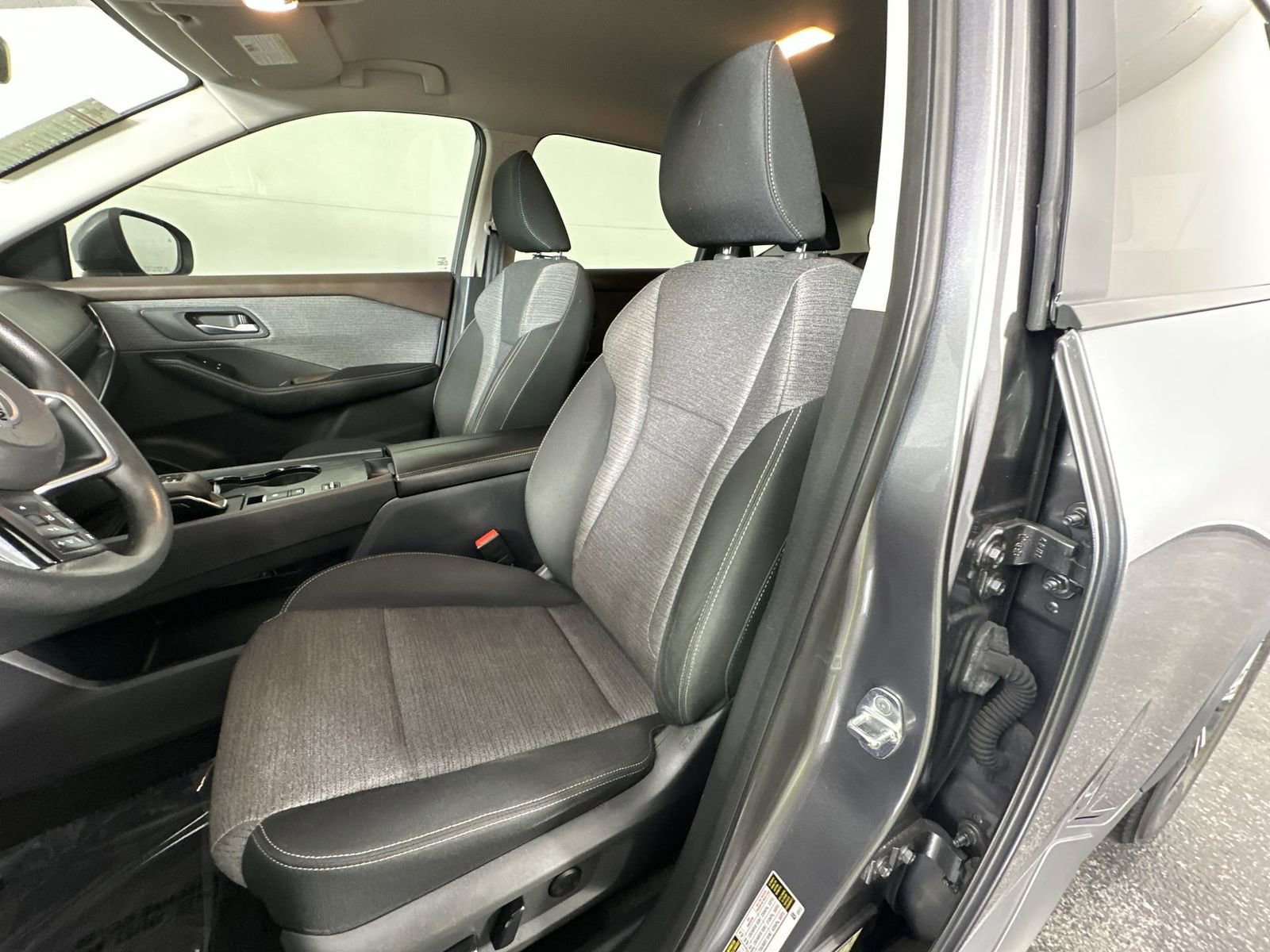 Used 2021 Nissan Rogue SV image 11