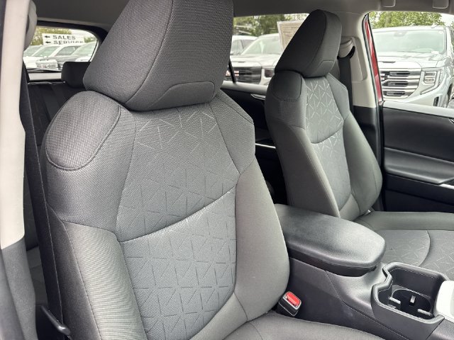 Used 2025 Toyota RAV4 XLE AWD/4WD image 26