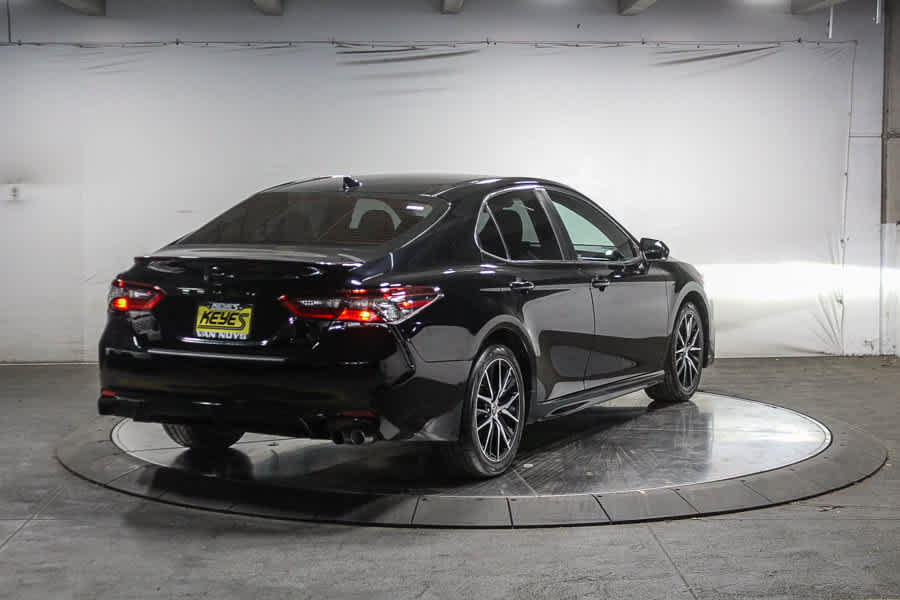 Used 2023 Toyota Camry SE FWD image 6