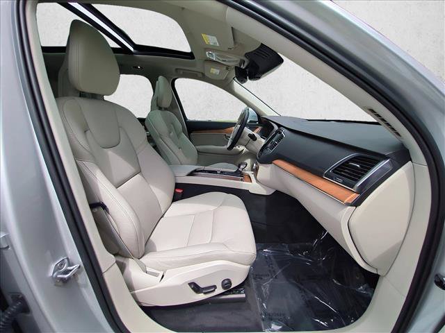 Used 2022 Volvo XC90 T6 Momentum AWD/4WD image 25
