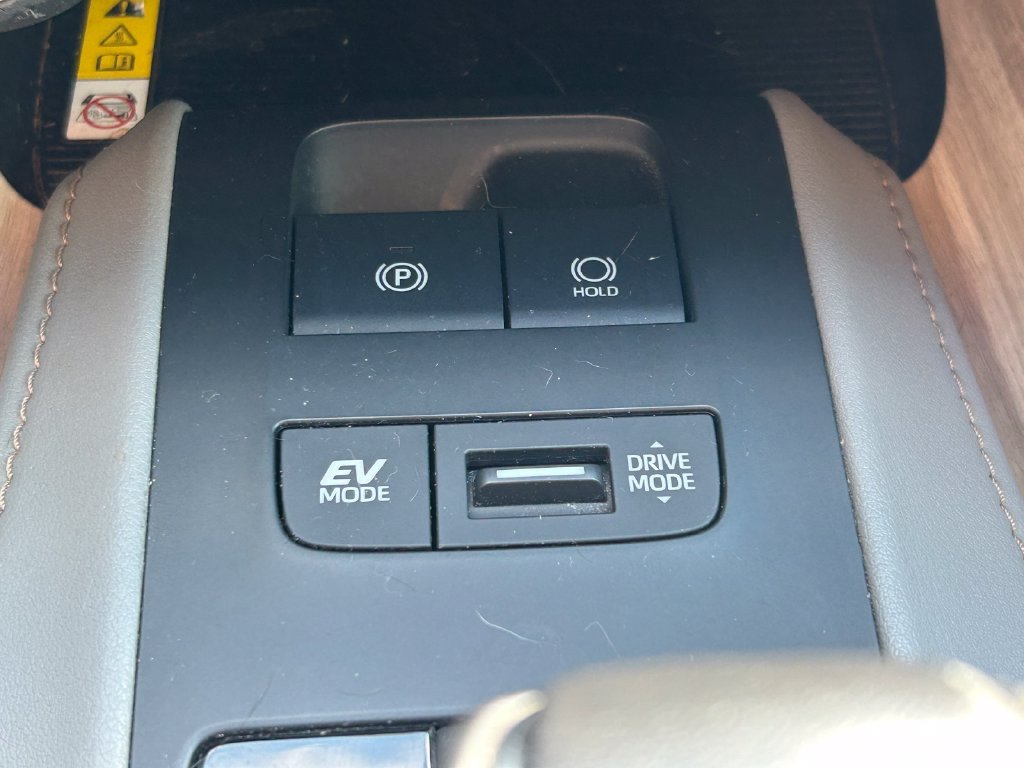 Used 2021 Toyota Venza Limited AWD/4WD image 35