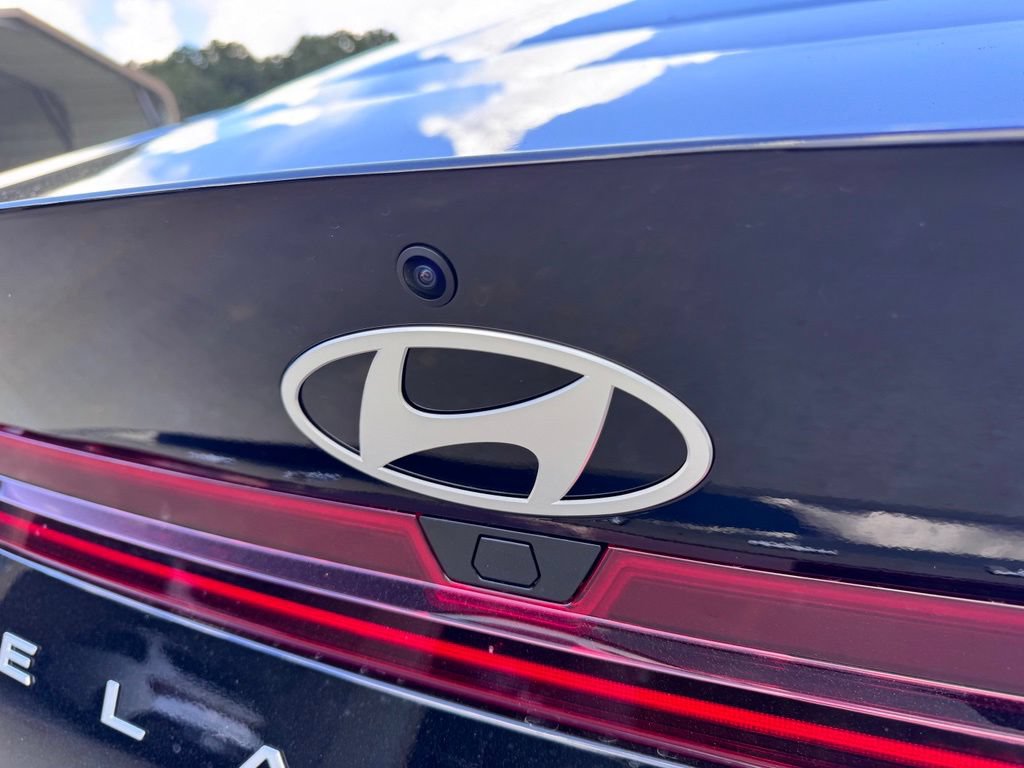 New 2026 Hyundai Elantra Limited FWD image 16