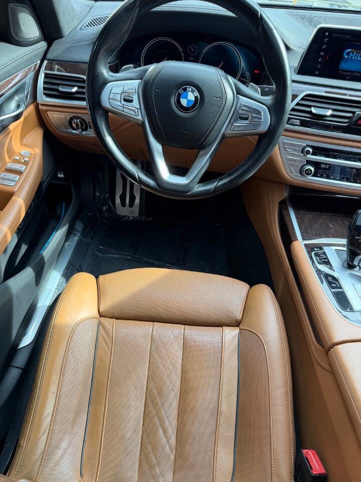 Used 2018 BMW 750i image 9