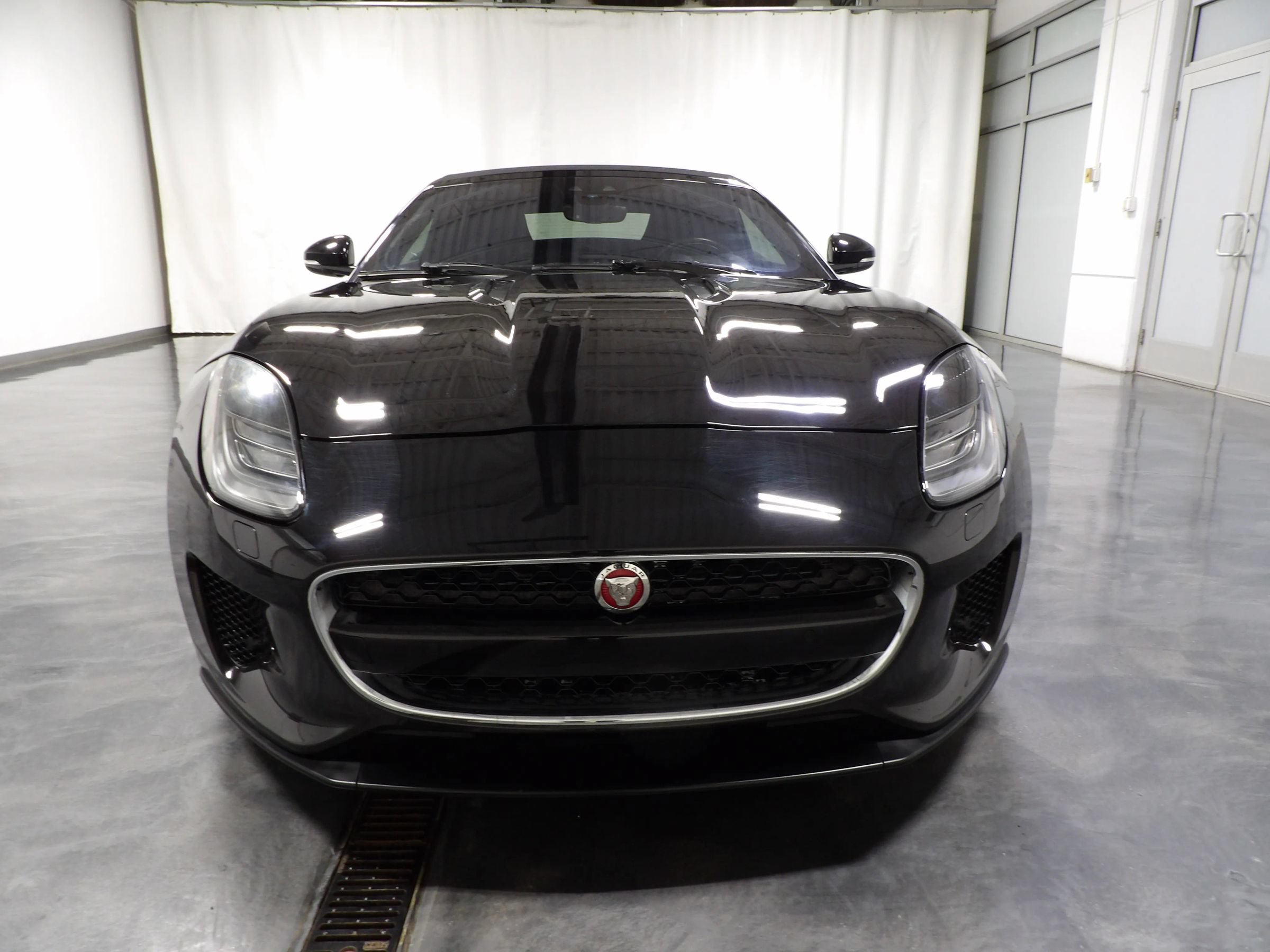 Used 2020 Jaguar F-TYPE Convertible RWD image 6