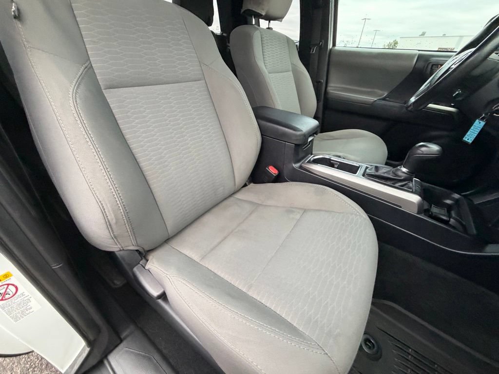 Used 2018 Toyota Tacoma SR5 AWD/4WD image 40