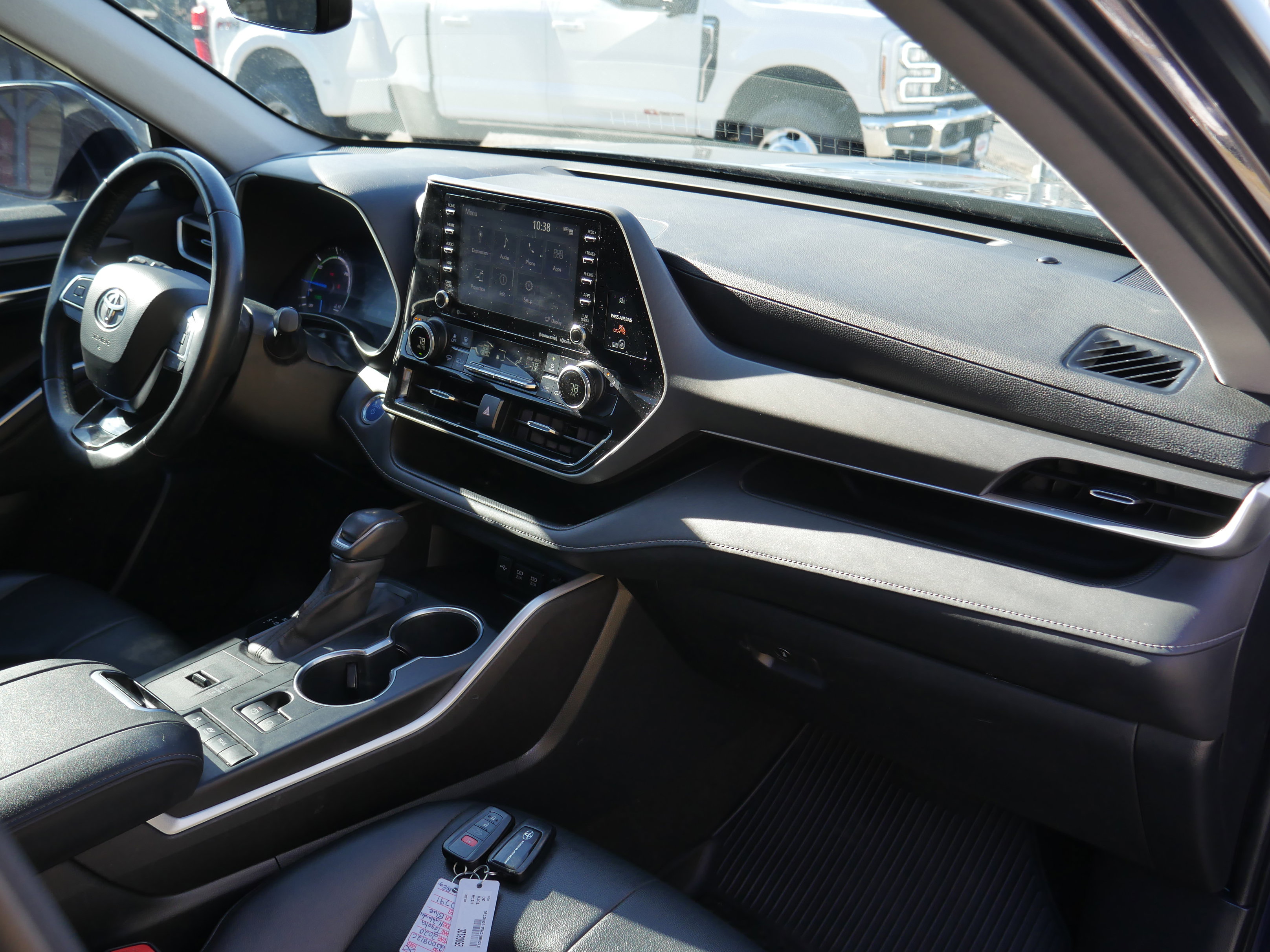 Used 2020 Toyota Highlander XLE AWD/4WD image 30