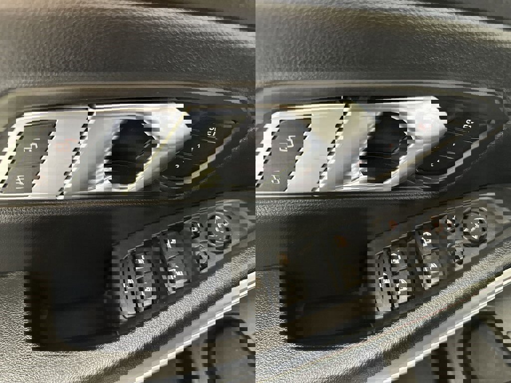 Used 2023 BMW 330i Sedan image 25