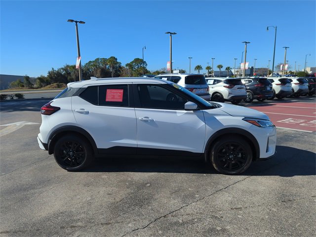 Used 2024 Nissan Kicks SV image 3