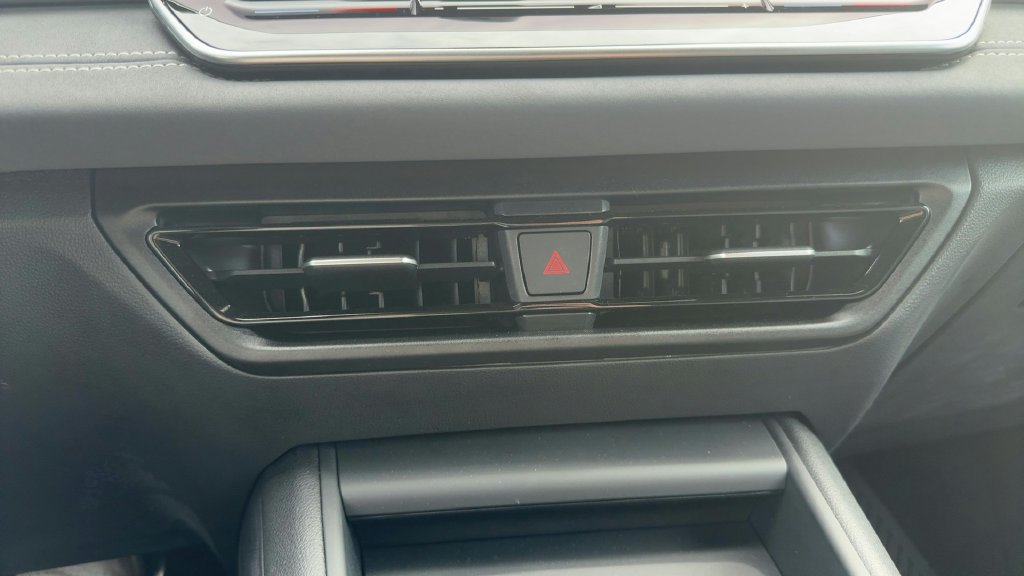Certified 2026 Volkswagen Tiguan SE R-Line FWD image 11