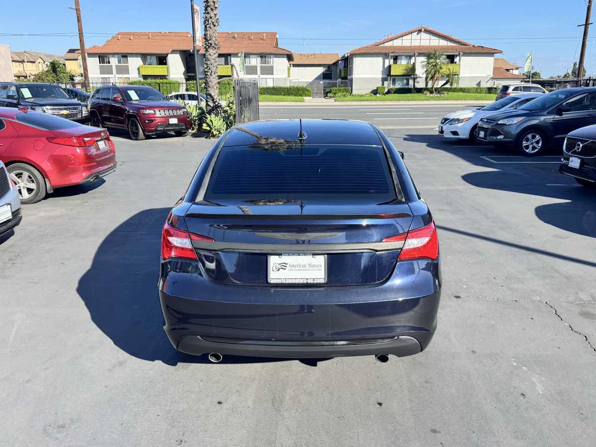 Used 2012 Chrysler 200 Limited FWD image 4