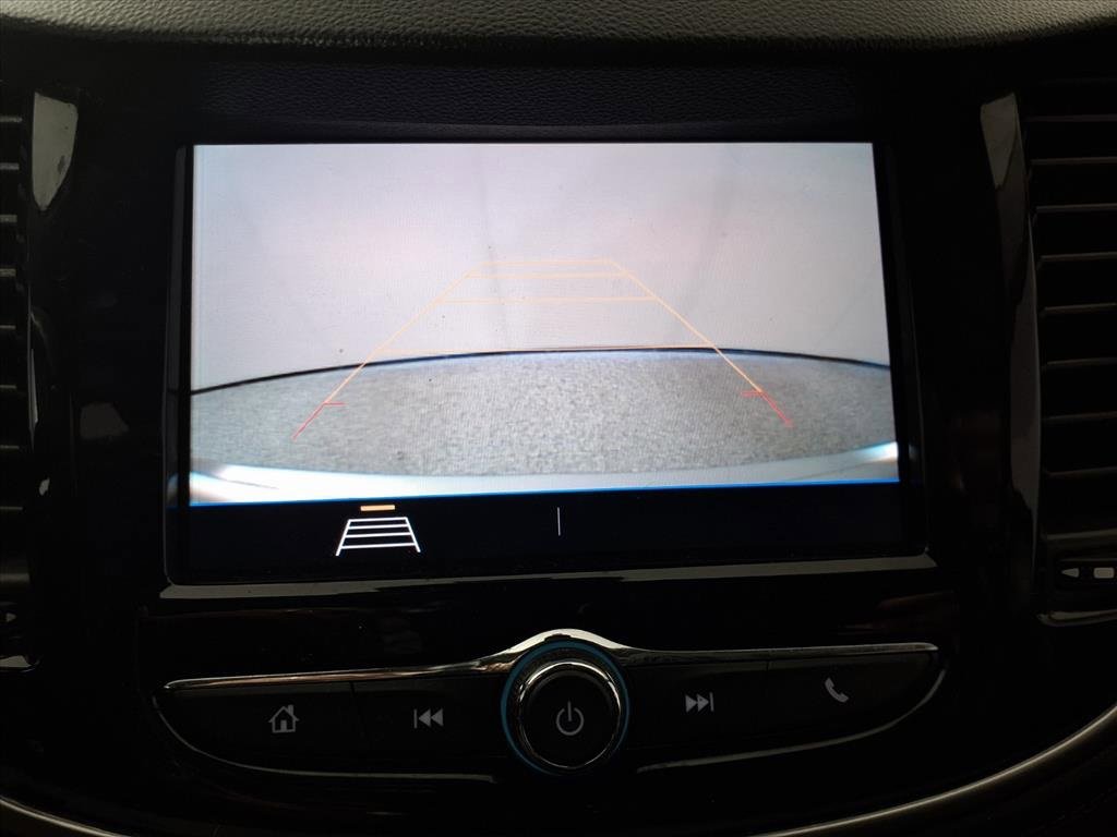 Used 2020 Chevrolet Trax LT w/ LT Convenience Package image 4