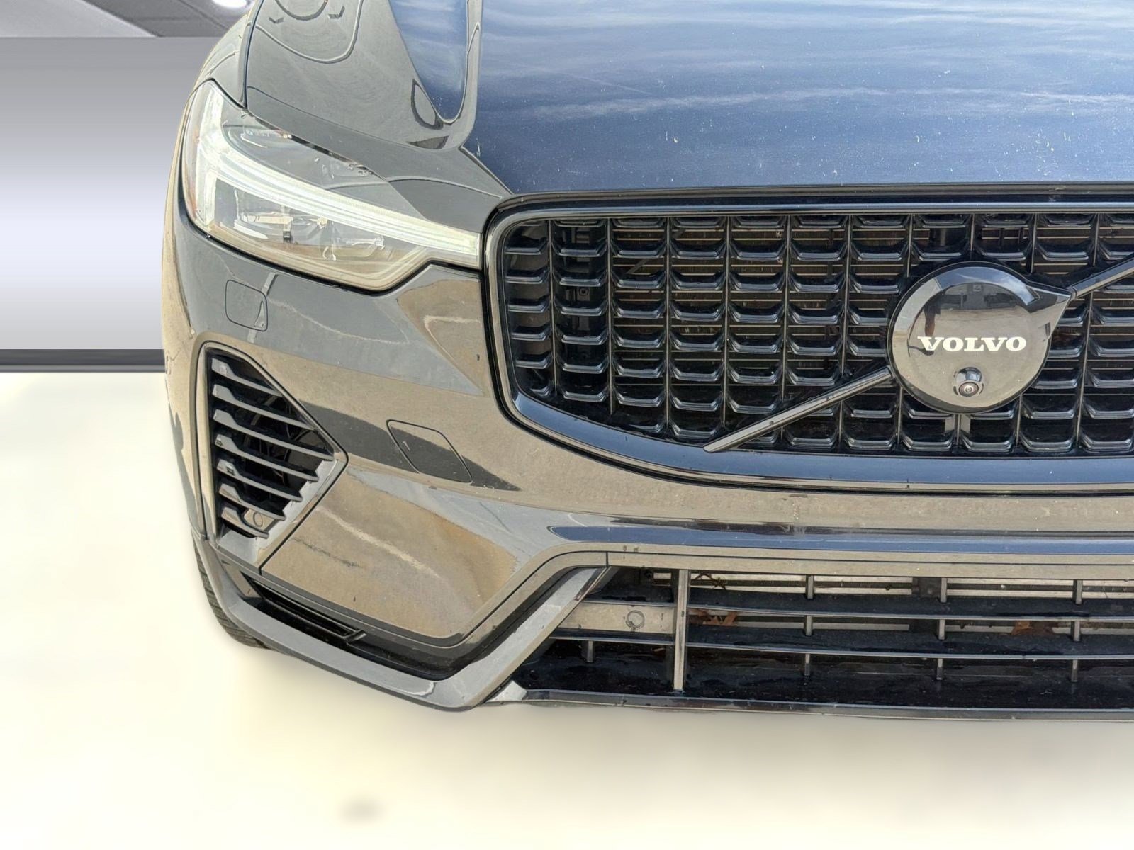 Certified 2024 Volvo XC60 T8 Ultimate w/ Protection Package Premier image 11