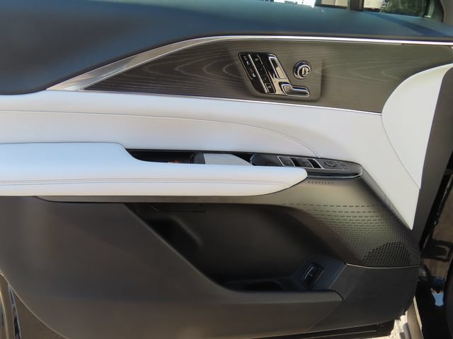 Used 2024 Cadillac Lyriq Luxury RWD image 11