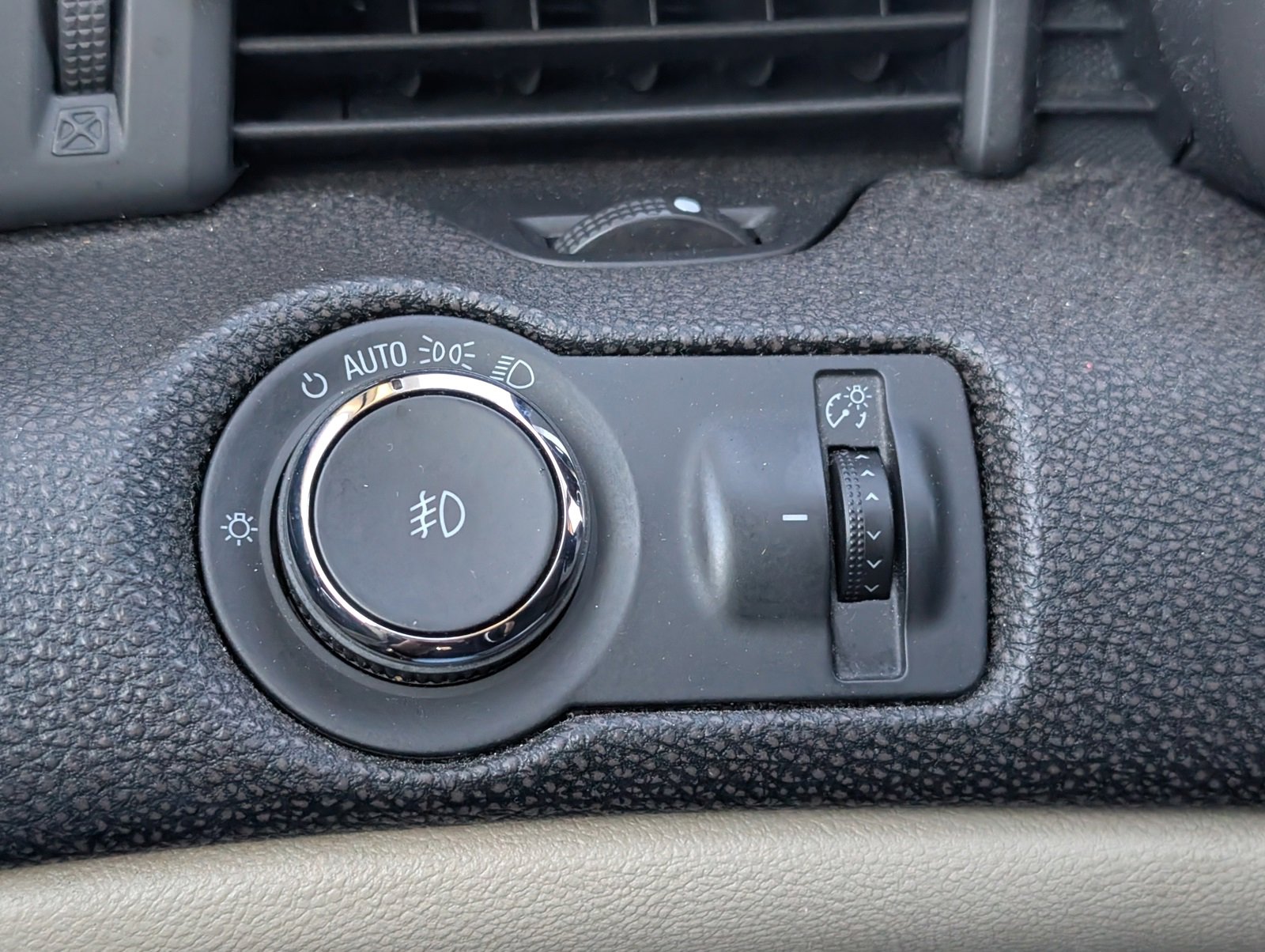 Used 2015 Chevrolet Malibu LT w/ Leather Package image 14