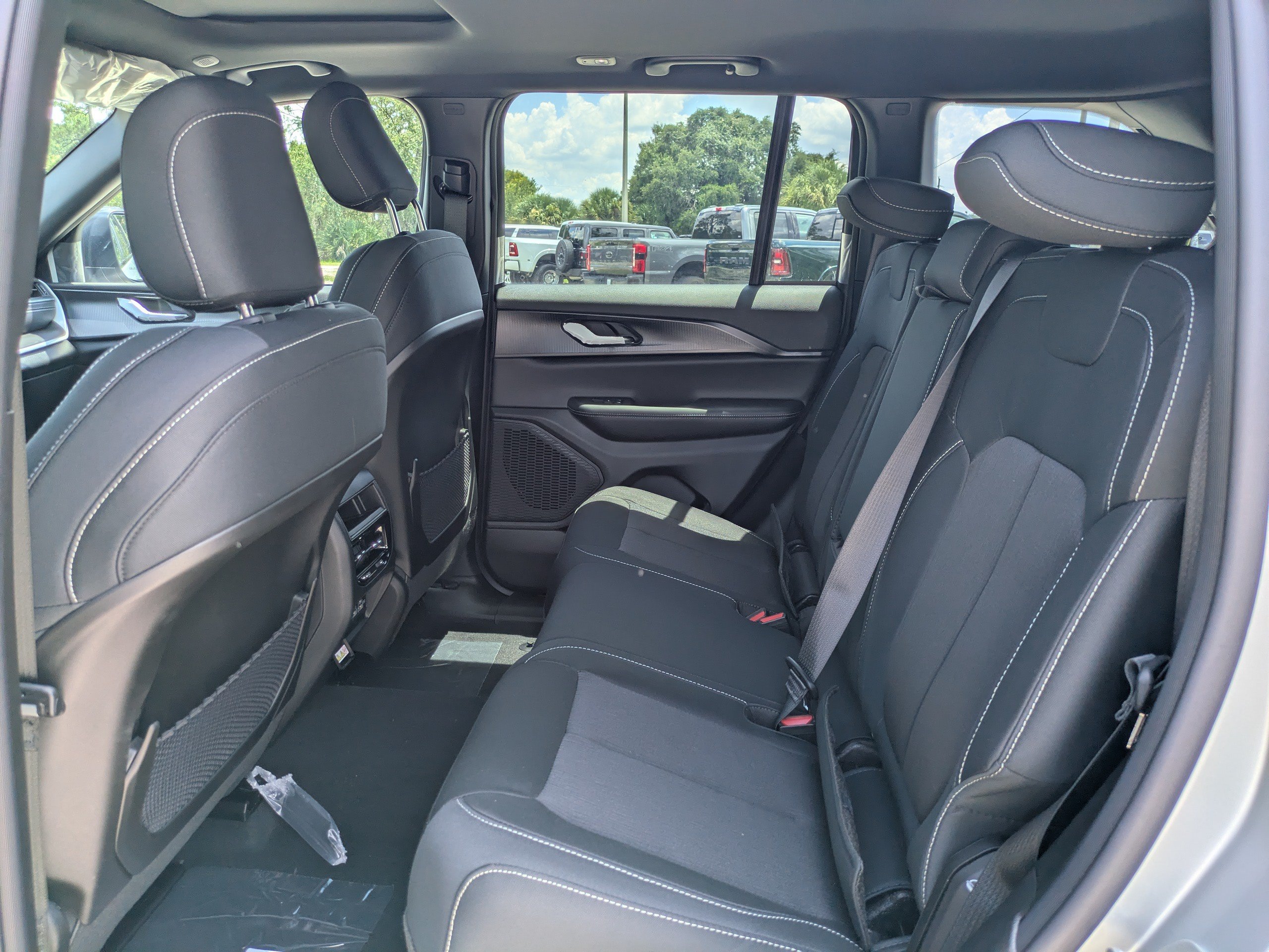 New 2026 Jeep Grand Cherokee Laredo X RWD image 12