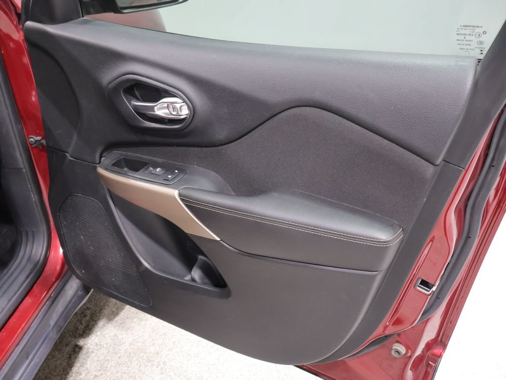 Used 2017 Jeep Cherokee Sport AWD/4WD image 22