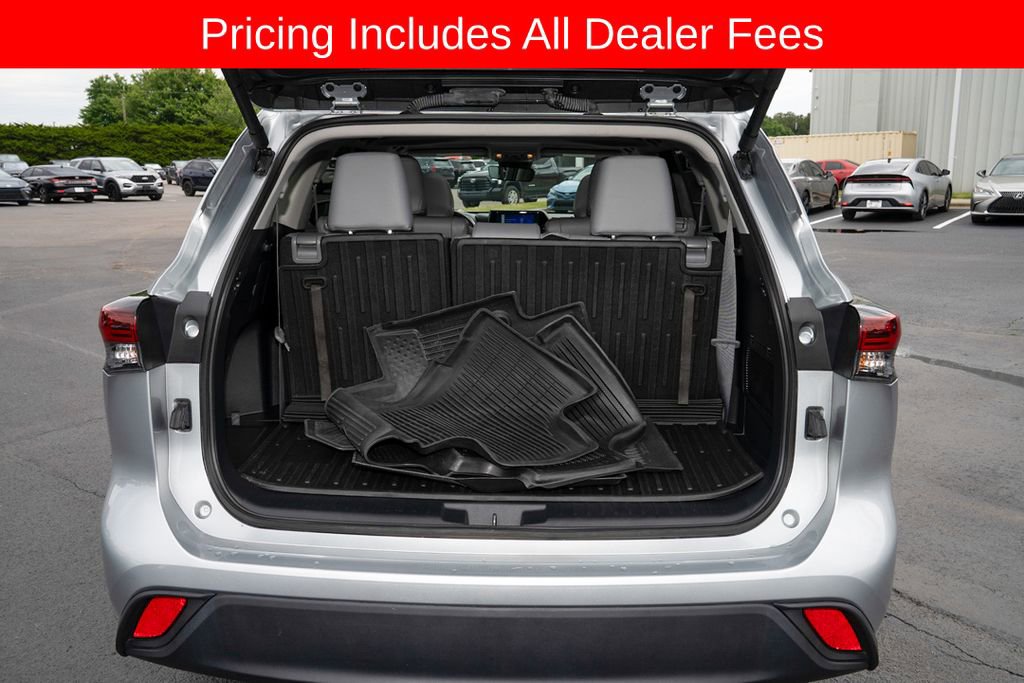Used 2024 Toyota Highlander XLE AWD/4WD image 5