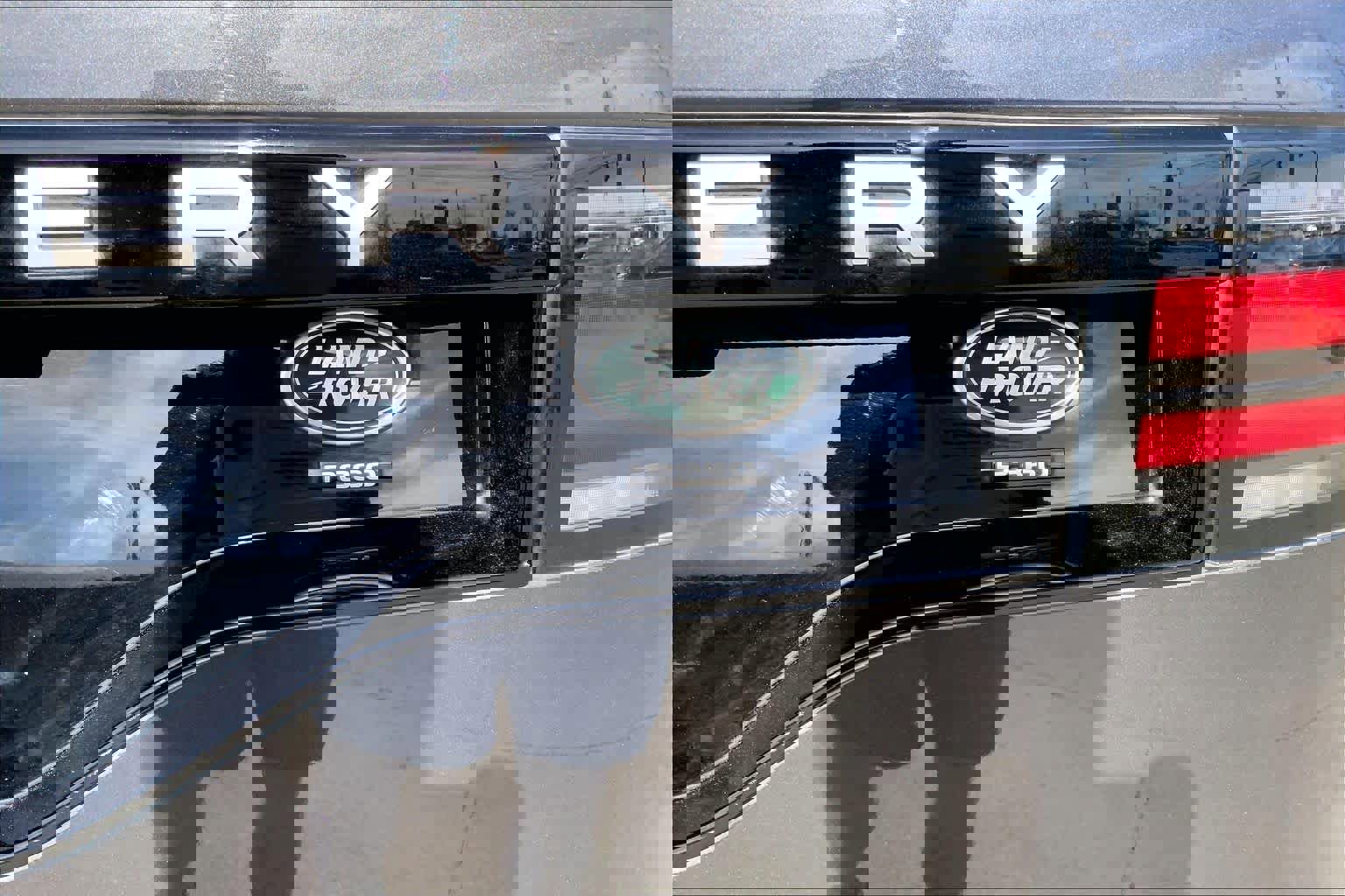 Used 2023 Land Rover Discovery Metropolitan Edition image 11