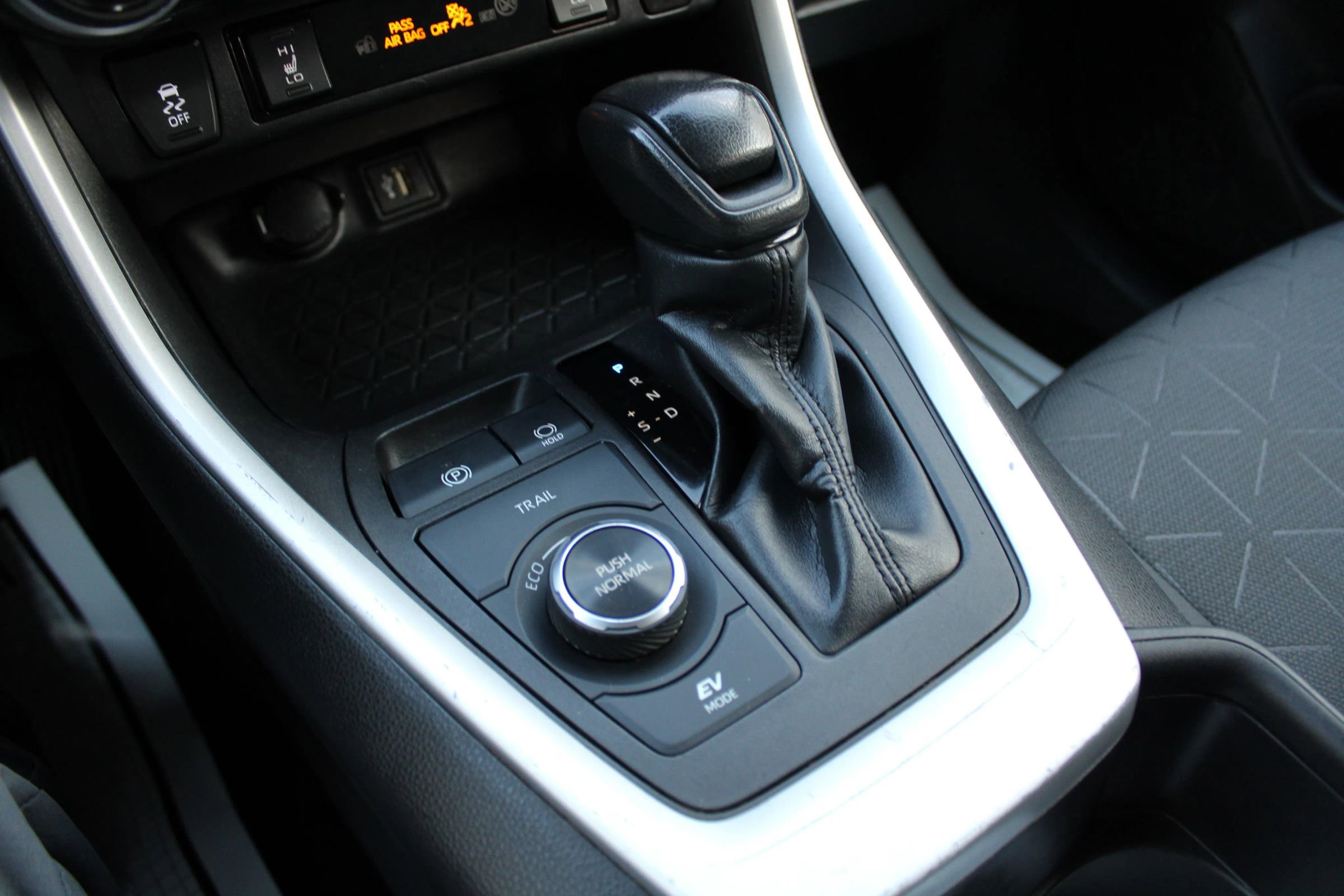 Used 2023 Toyota RAV4 XLE image 12