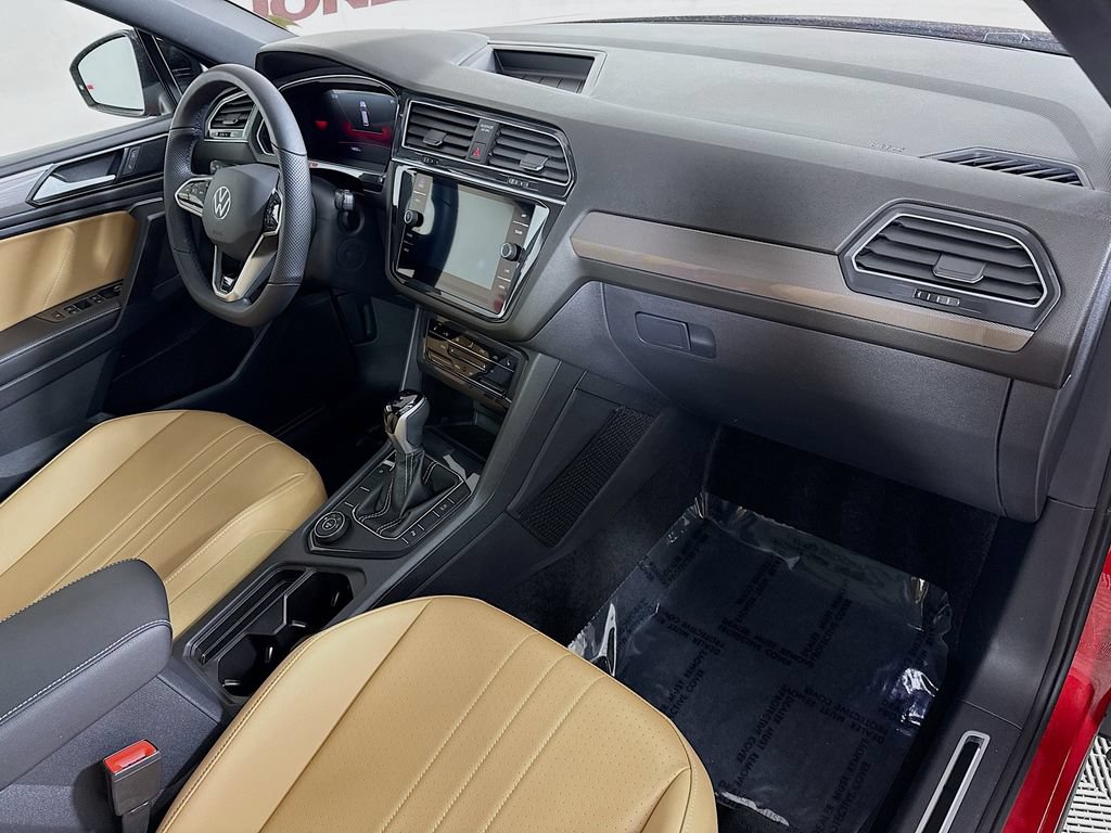 Used 2024 Volkswagen Tiguan SE R-Line AWD/4WD image 32