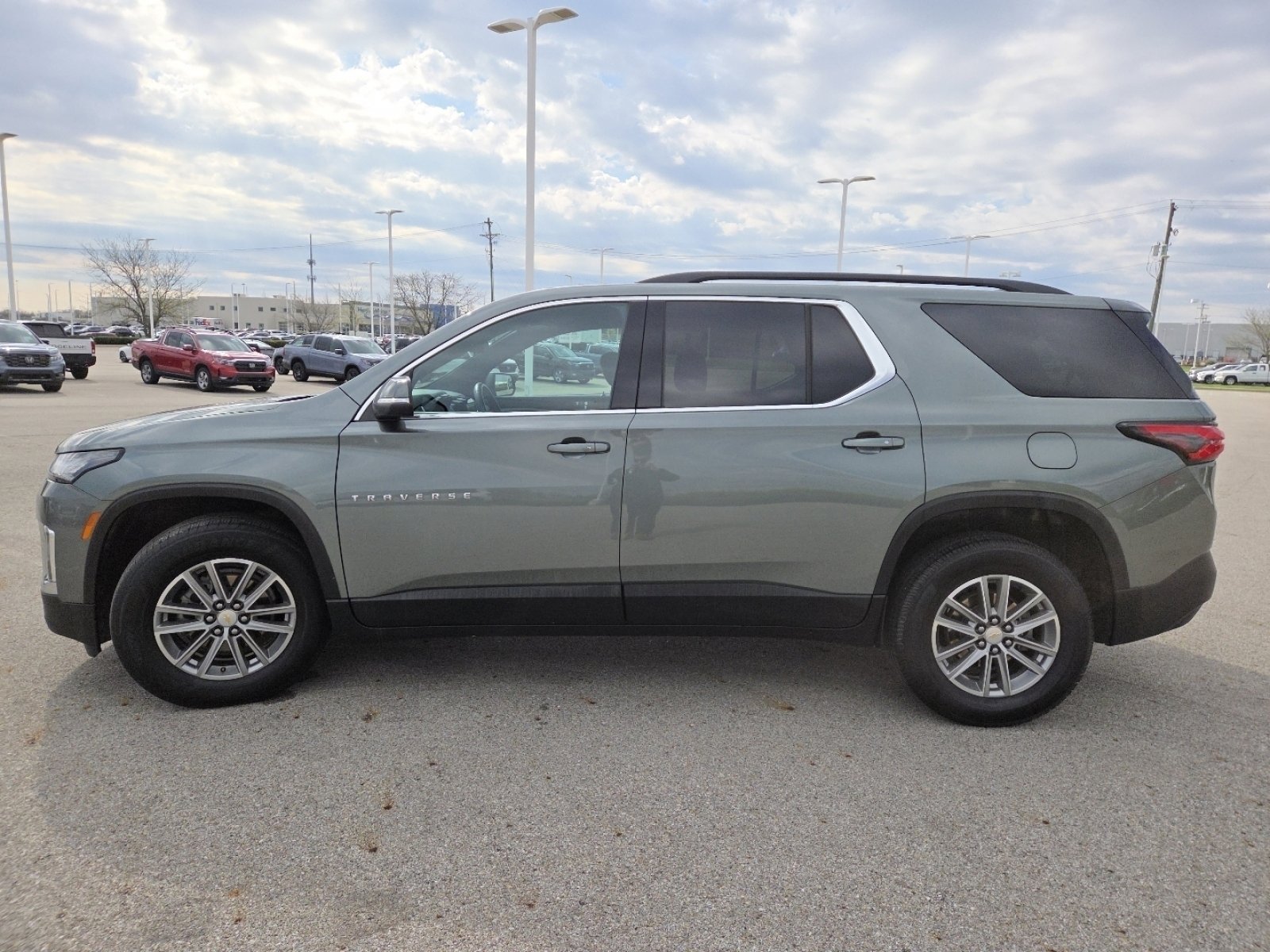 Used 2023 Chevrolet Traverse LT FWD image 14