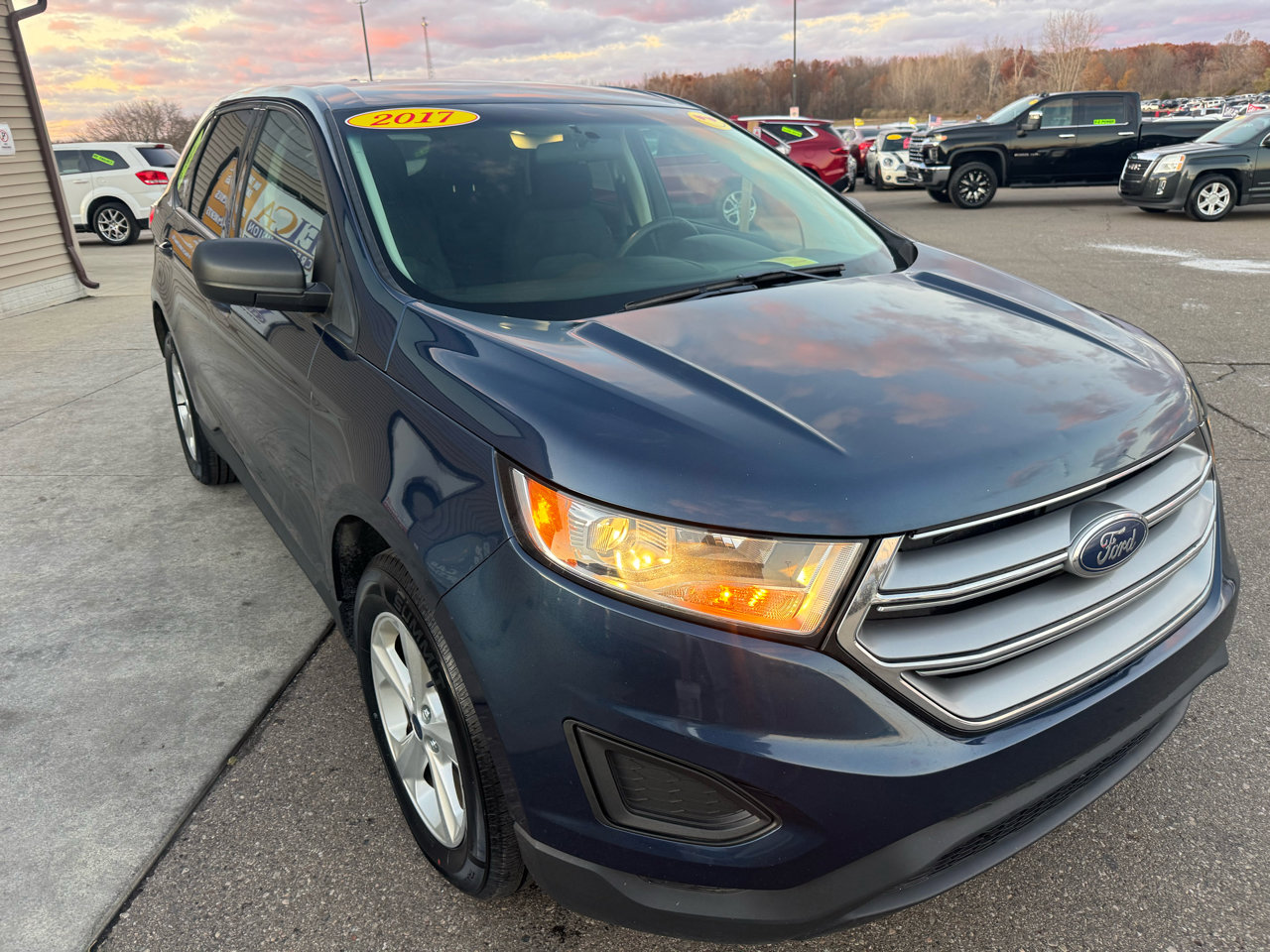 Used 2017 Ford Edge SE image 3