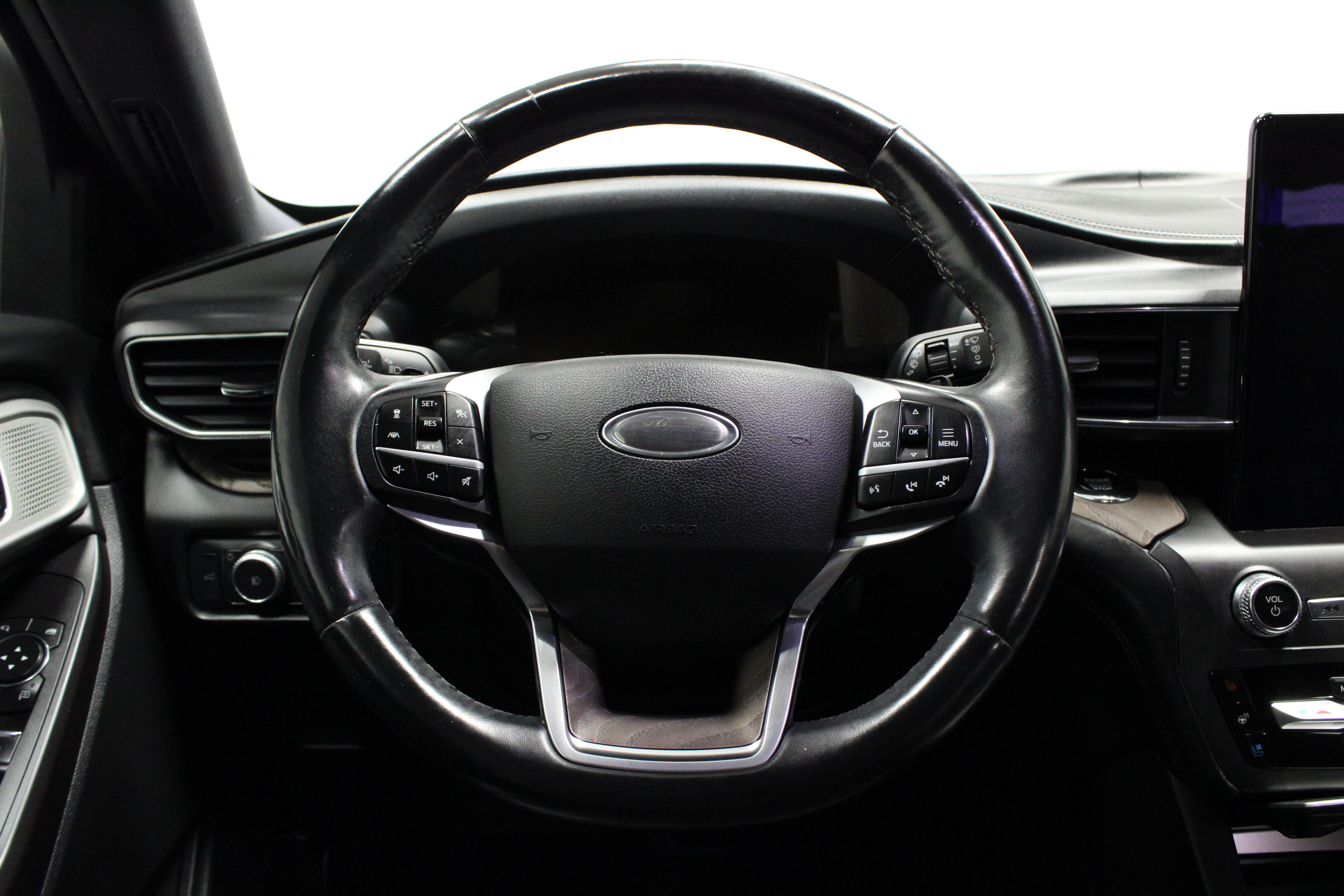 Used 2020 Ford Explorer Platinum w/ Premium Technology Package AWD/4WD image 24