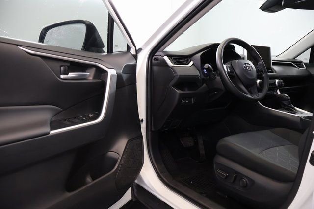 Used 2025 Toyota RAV4 XLE image 9