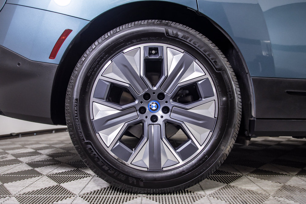 Used 2024 BMW iX xDrive50 w/ Premium Package AWD/4WD image 46