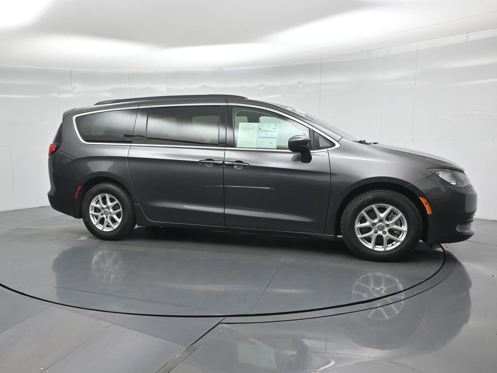 Used 2020 Chrysler Voyager Lxi image 28