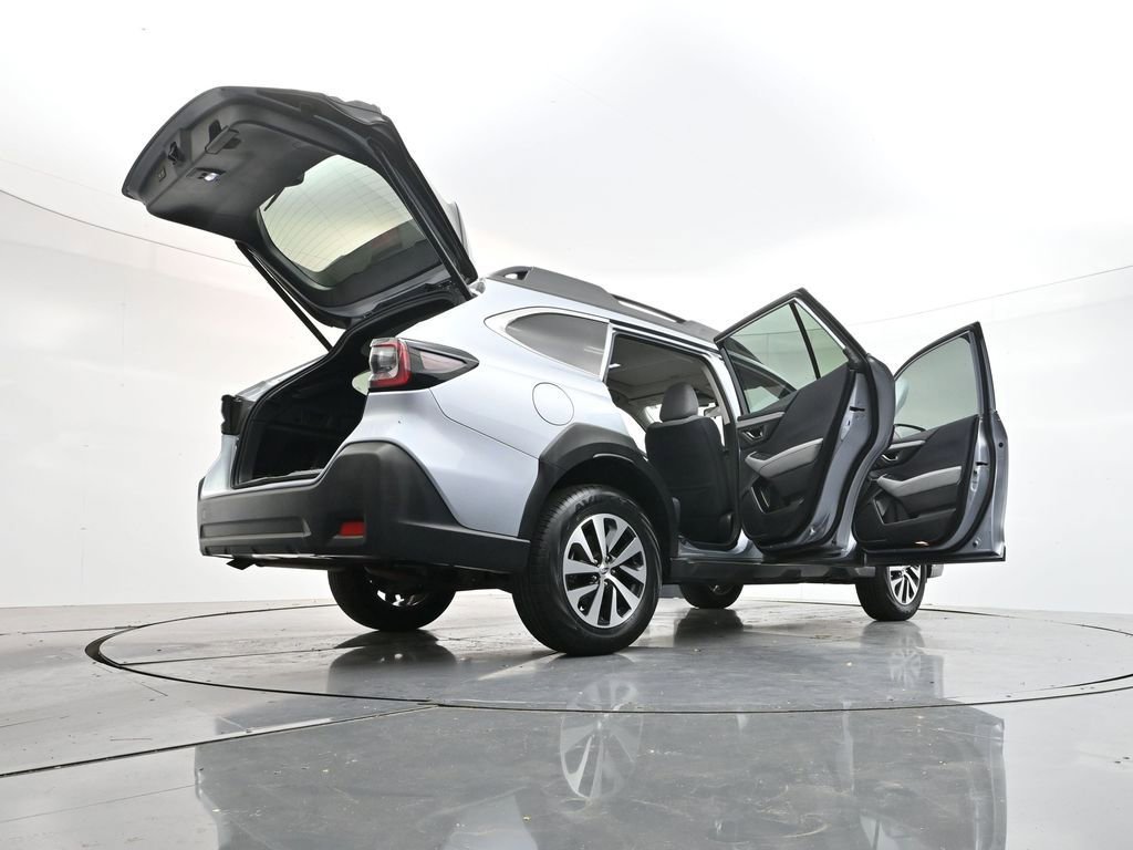 Used 2024 Subaru Outback Premium image 43