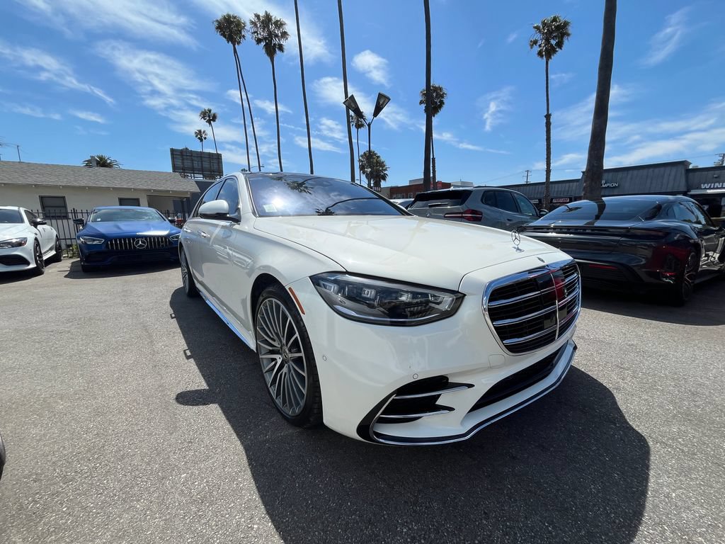 Used 2022 Mercedes-Benz S 500 4MATIC w/ AMG Line Package image 4