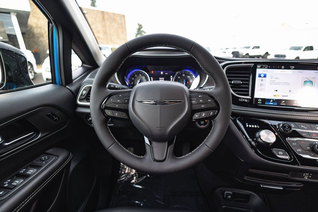 New 2026 Chrysler Pacifica Select w/ S Appearance Package image 27