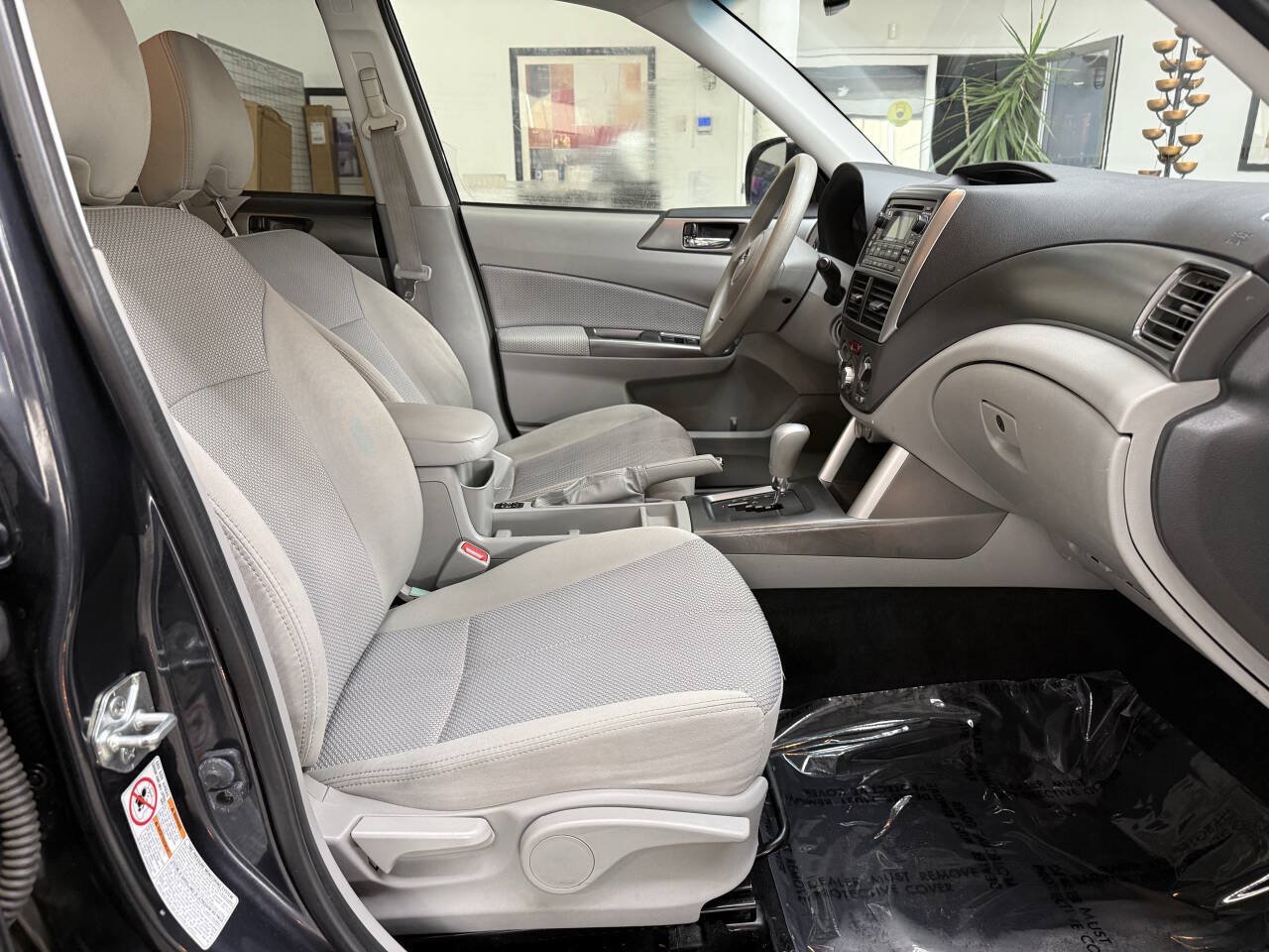 Used 2012 Subaru Forester 2.5X Premium w/ All-Weather Pkg AWD/4WD image 17