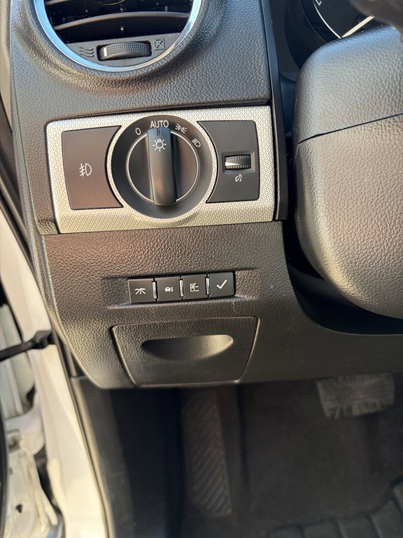 Used 2012 Chevrolet Captiva Sport LS image 8