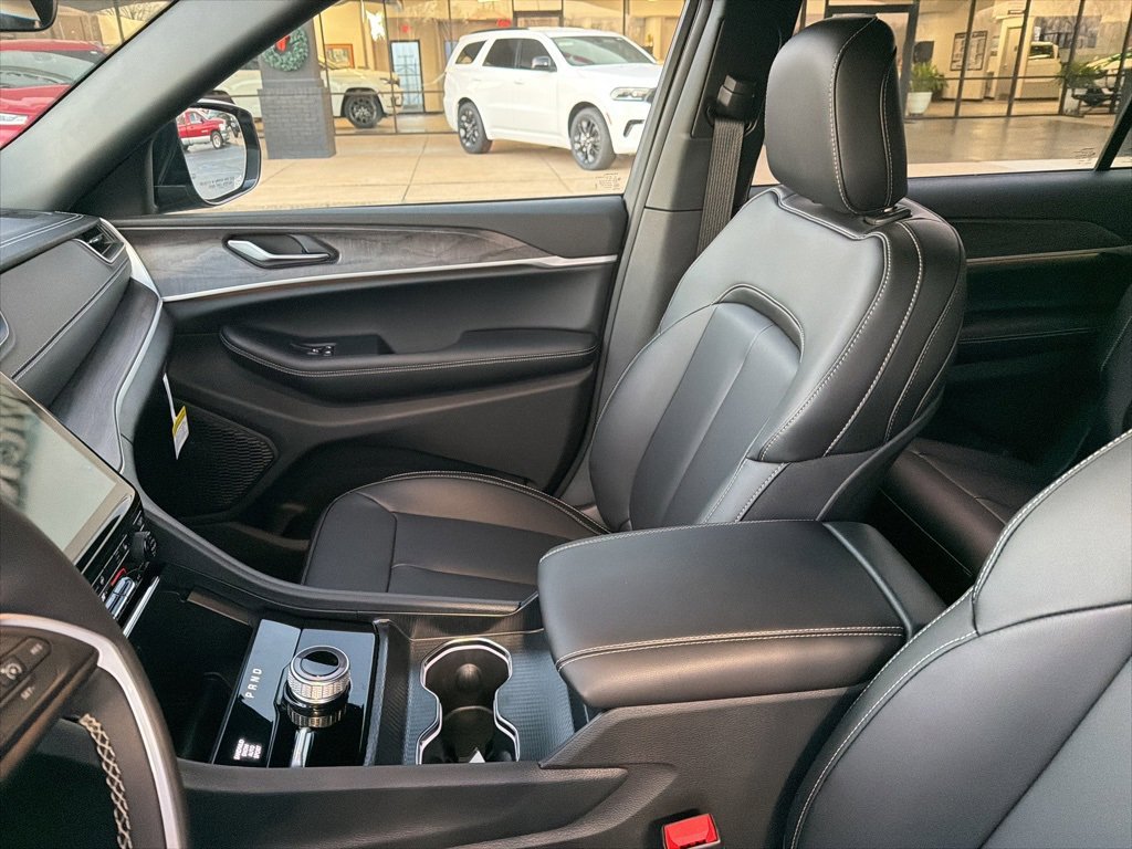 New 2025 Jeep Grand Cherokee L Limited image 34