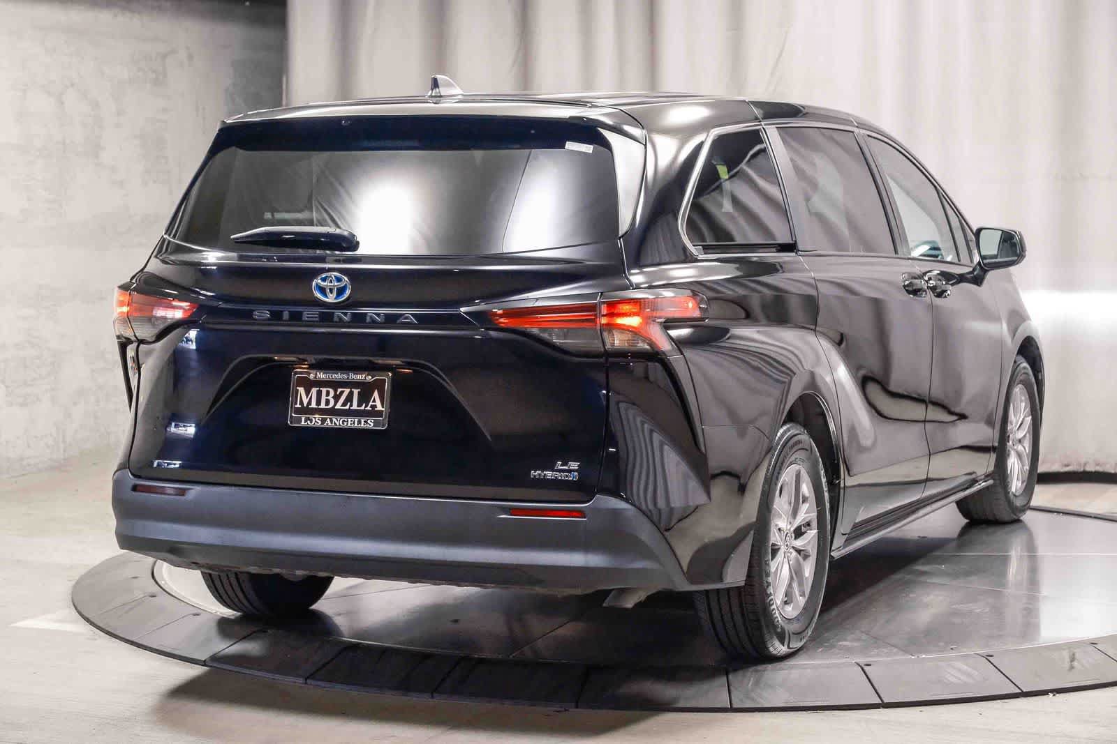 Used 2022 Toyota Sienna LE FWD image 4