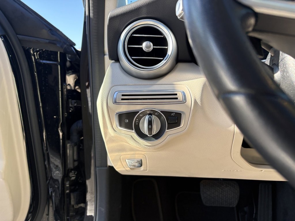 Used 2021 Mercedes-Benz C 300 4MATIC Sedan image 31
