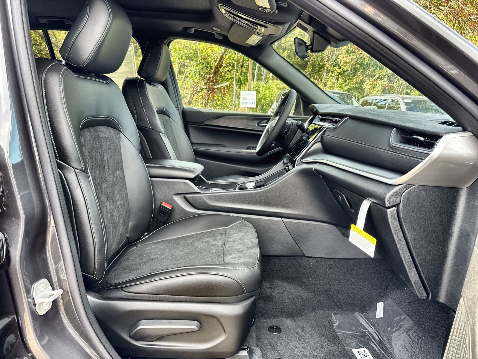 New 2025 Jeep Grand Cherokee Altitude image 26