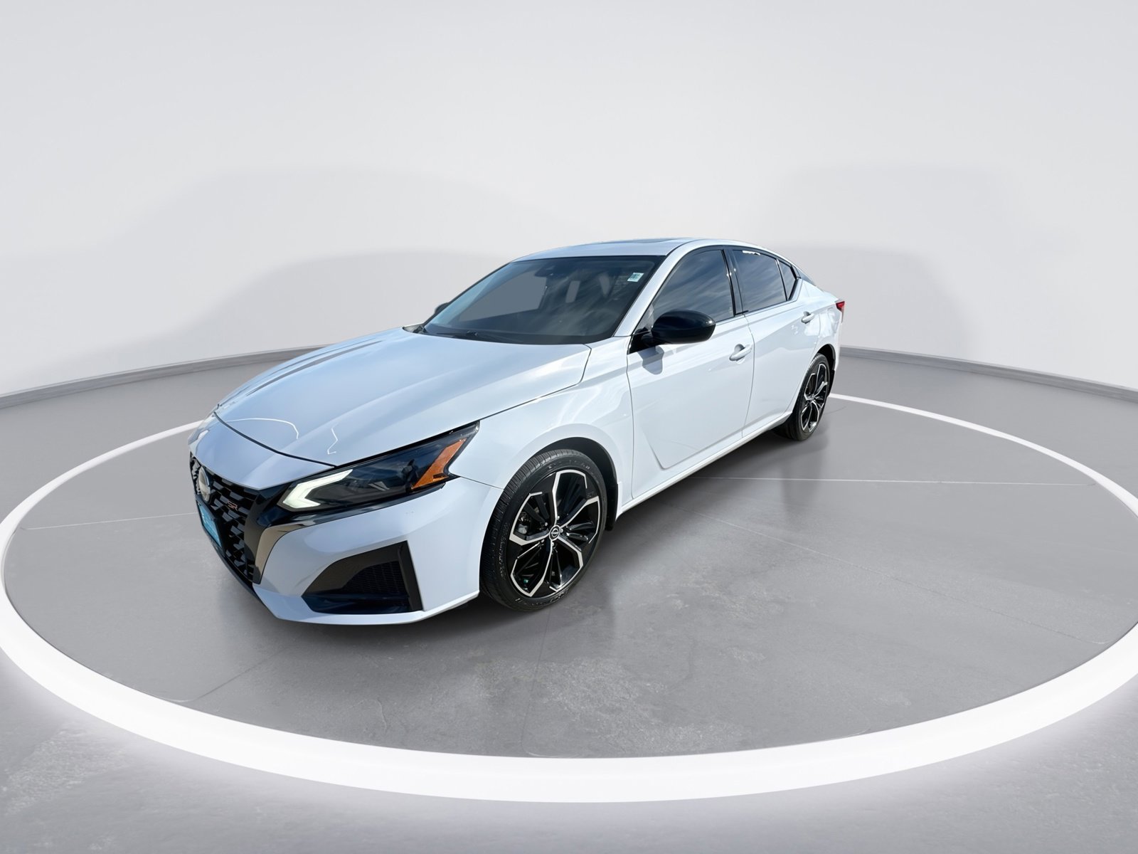 Used 2023 Nissan Altima 2.5 SR w/ SR Premium Package image 4