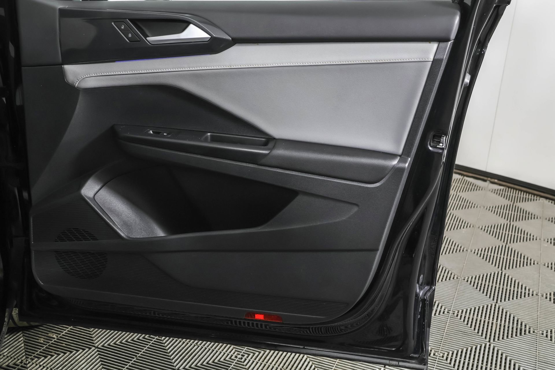 Used 2022 Volkswagen Taos SEL w/ Panoramic Sunroof Package image 50