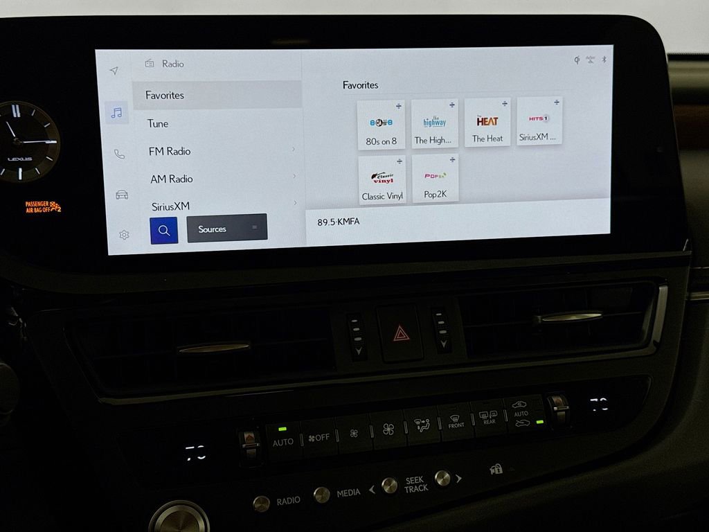 Certified 2025 Lexus ES 300h w/ Premium Package image 15