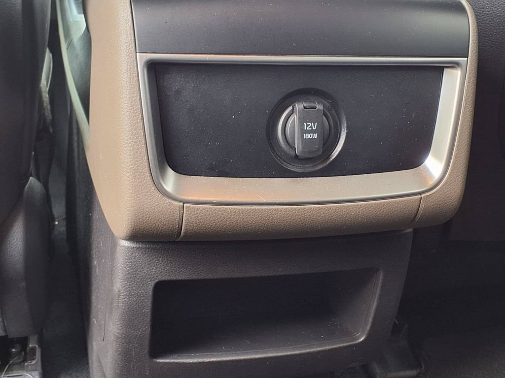 Used 2025 Kia Carnival EX FWD image 16