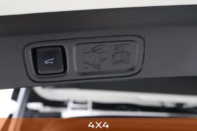 Used 2020 Ford Expedition XLT w/ Equipment Group 202A AWD/4WD image 15