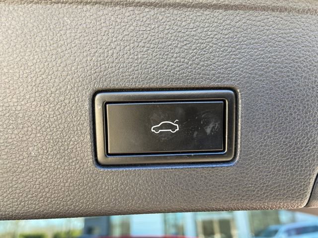 Used 2020 Volkswagen Atlas Cross Sport SEL image 31