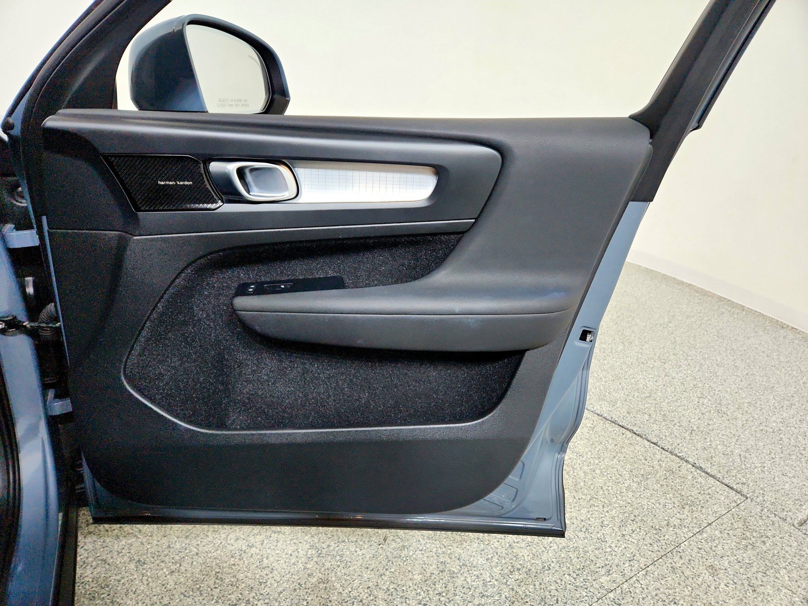 Used 2021 Volvo XC40 T5 Momentum image 23