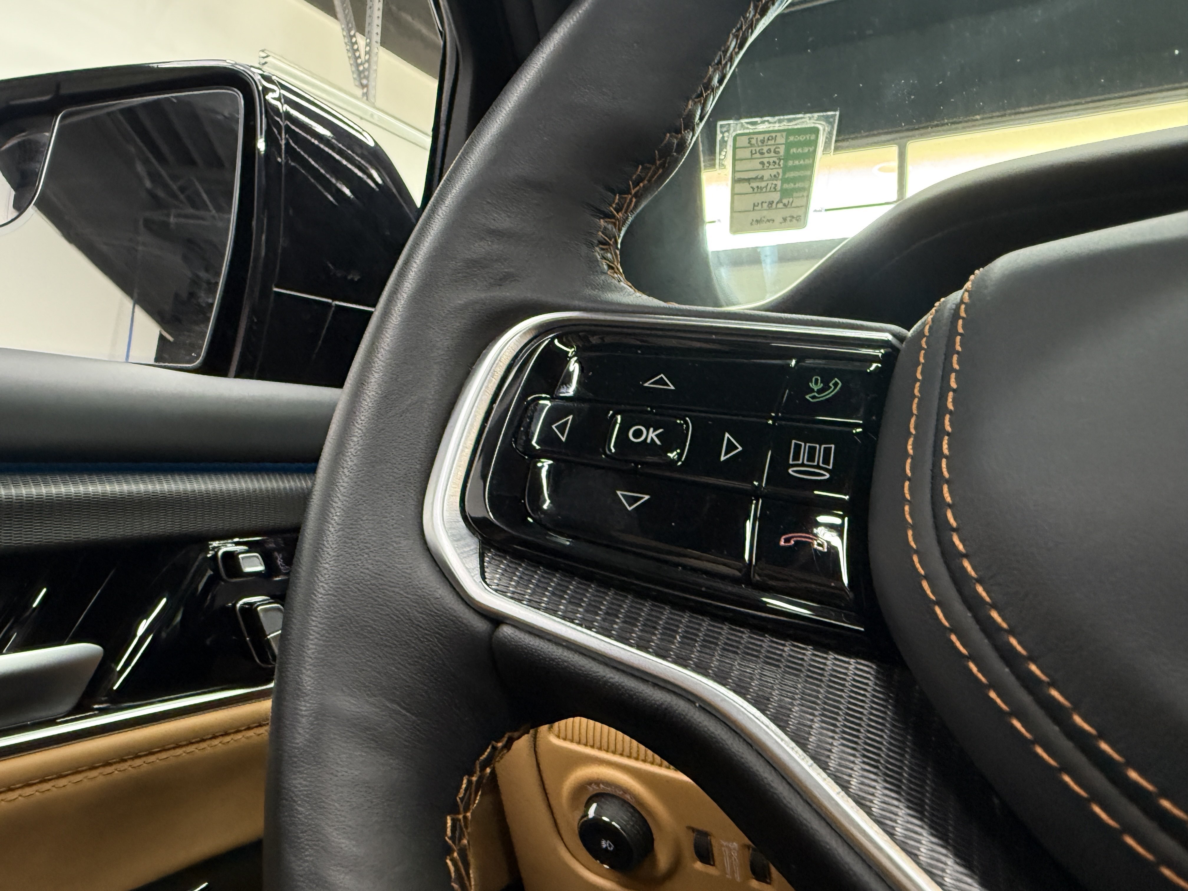 Used 2024 Jeep Grand Wagoneer Series III w/ Rear-Seat Entertainment Group AWD/4WD image 16