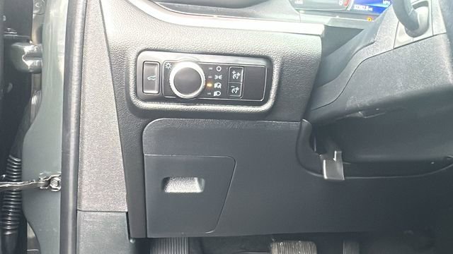 Used 2023 Ford Explorer XLT AWD/4WD image 18