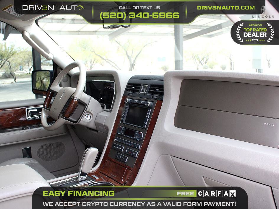 Used 2011 Lincoln Navigator image 19